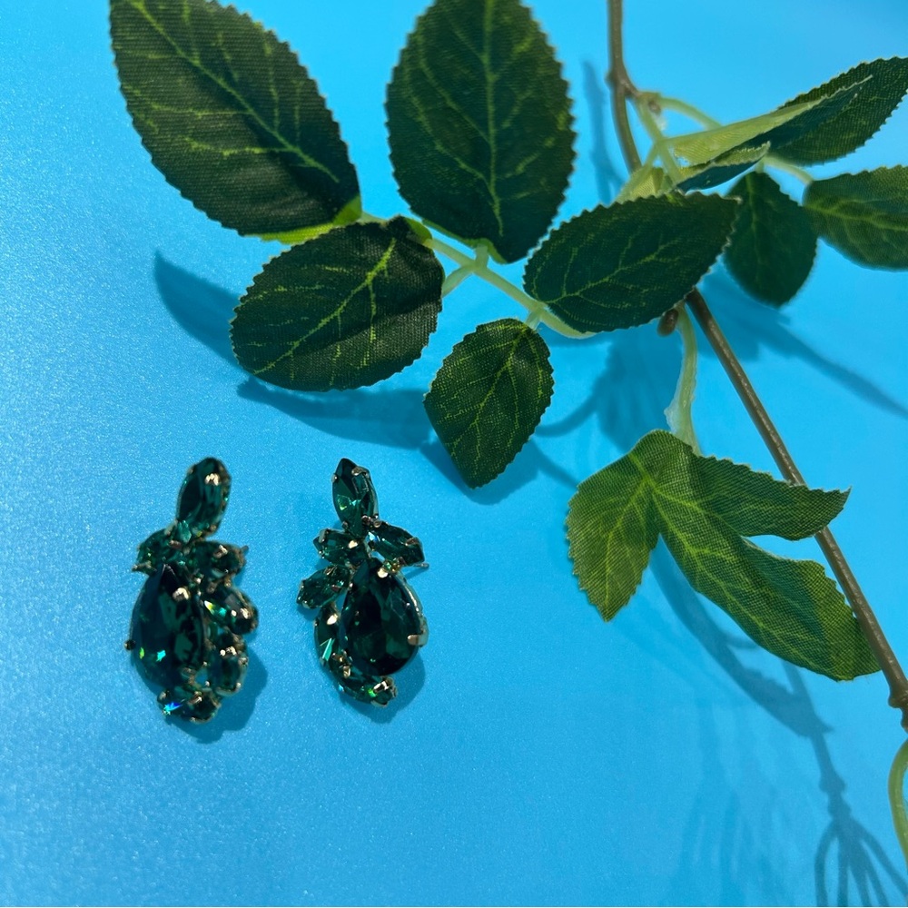 Emerald Green Earrings. Wedding, Bridesmaids, Prom, Homecoming, any occasions.
